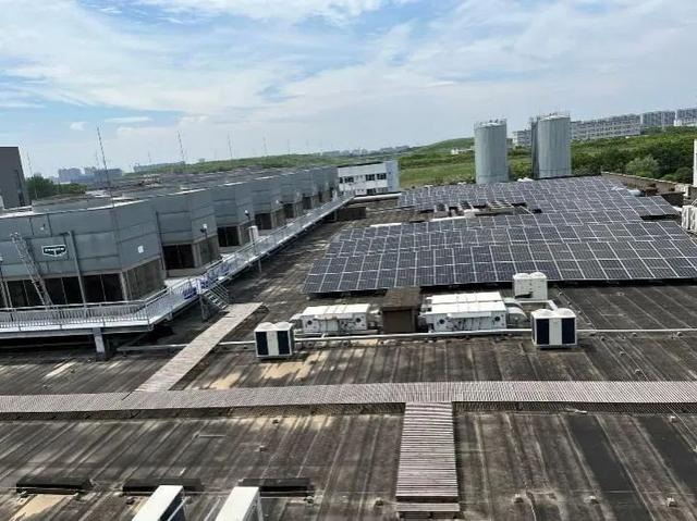 屋顶光伏发电实景图