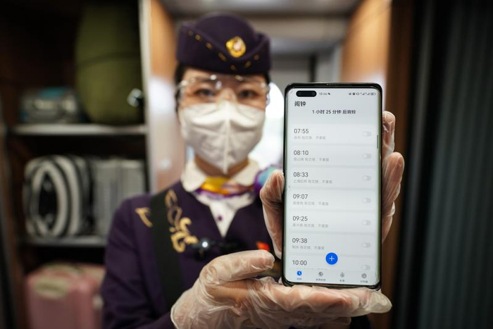 1月9日，郎茜展示她设置过的部分闹钟。新华社记者季春鹏 摄