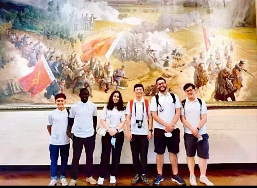 西安交大国际学生参加暑期社会实践活动