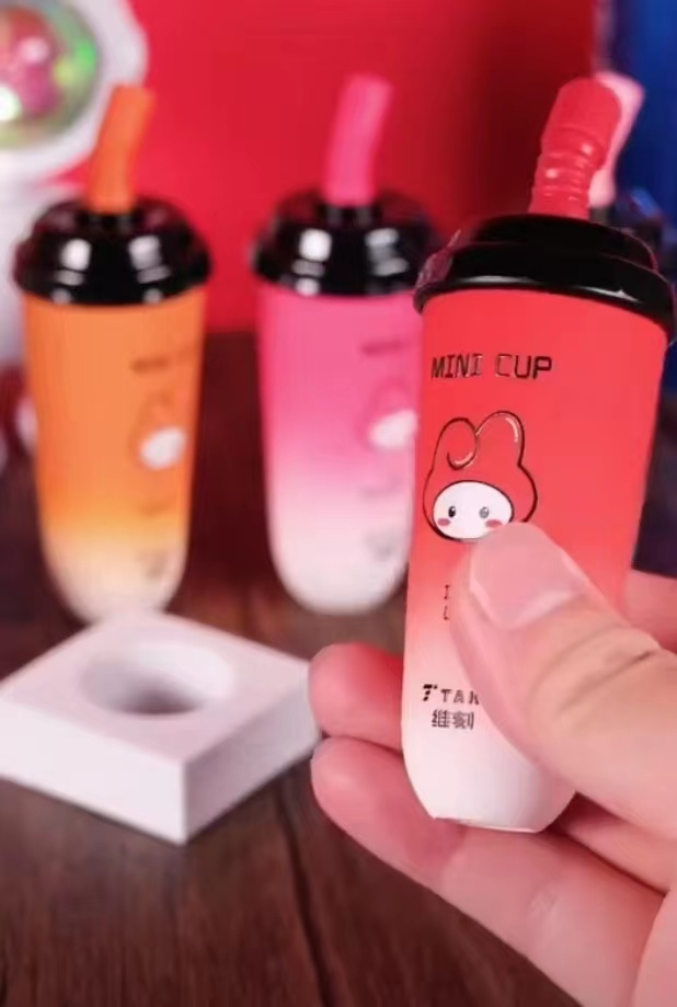 代理提供的奶茶杯产品图片。资料图片