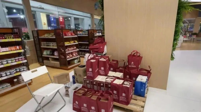 “嗨购中东欧”活动期间的进口牛肉礼盒。记者 严瑾 摄