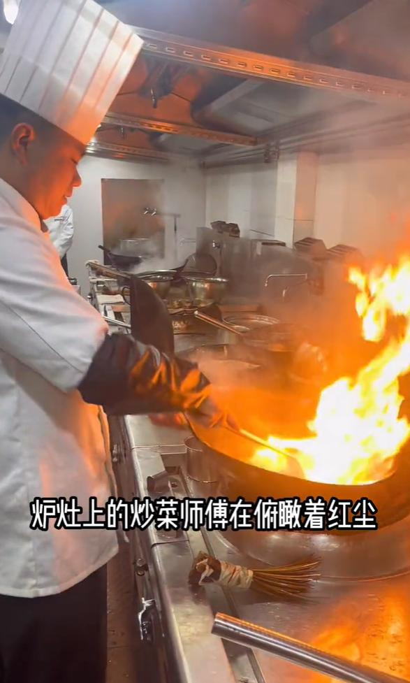 ▲《夜幕下的马拉卡纳》后厨版