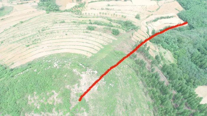 ▲楚长城河南叶县辛店3段遗址。（陈续涛 郭青峰 供图）