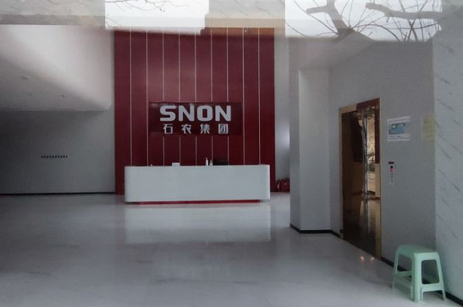 石农集团办公地大门紧闭，人去楼空。陆肖肖/摄
