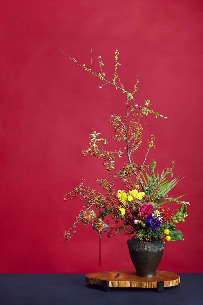 下图为新春雅集环境布置中的插花作品，整体布置6000元起步。