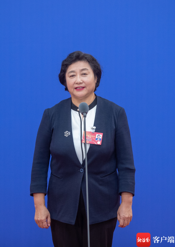 海南省人大代表，海南澳斯卡国际粮油有限公司董事长张慧。记者 刘洋摄