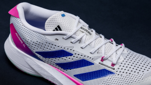 　　ADIZERO SL特制网眼鞋面和加衬鞋舌设计