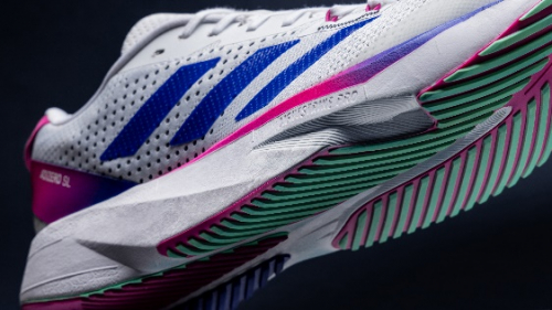 　　“冠军科技”加持的ADIZERO SL全新系列跑鞋