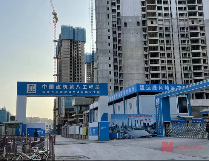 建设中的万丰海岸城项目现场 图片来源：每经记者 甄素静 摄