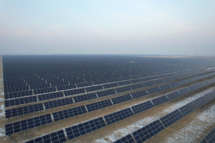 1月12日，白城市镇赉县建平乡光伏发电项目区一角。（采访对象供图）