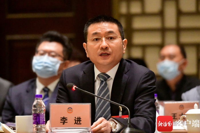 李进发言。记者 陈卫东摄