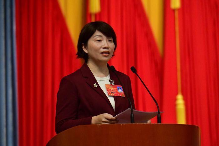 蔡蕊委员发言。记者 陈卫东摄