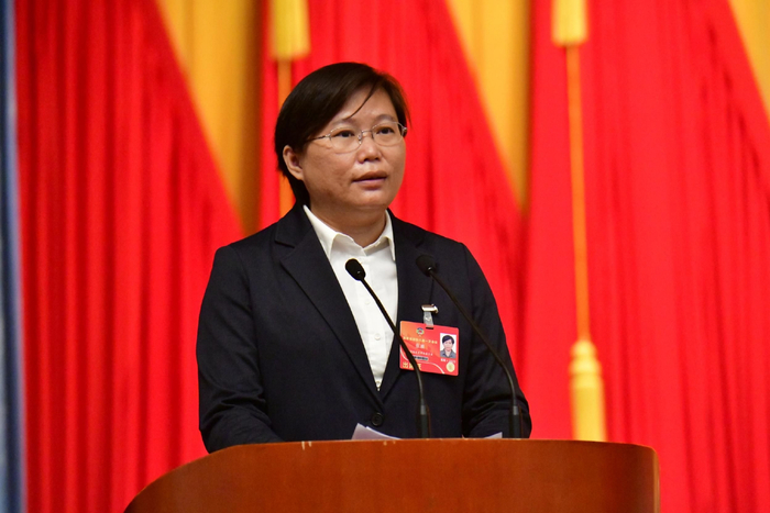 张颖委员发言。记者 陈卫东摄