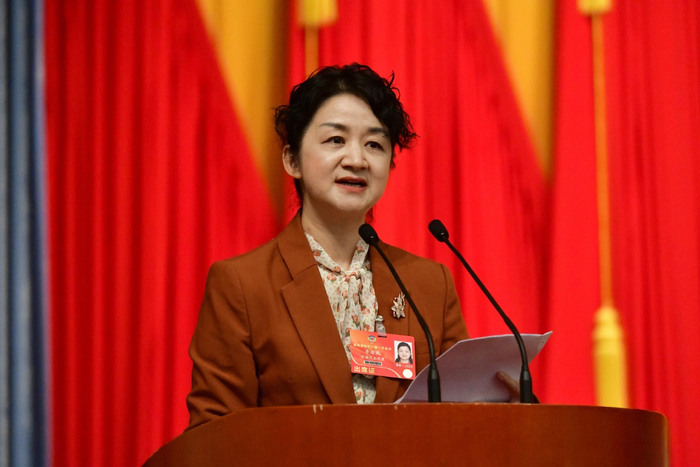 李渝凤委员发言。记者 陈卫东摄