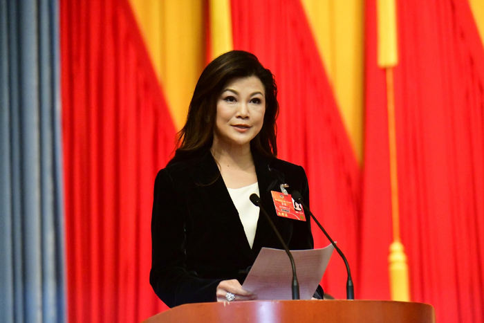 张茜委员发言。记者 陈卫东摄