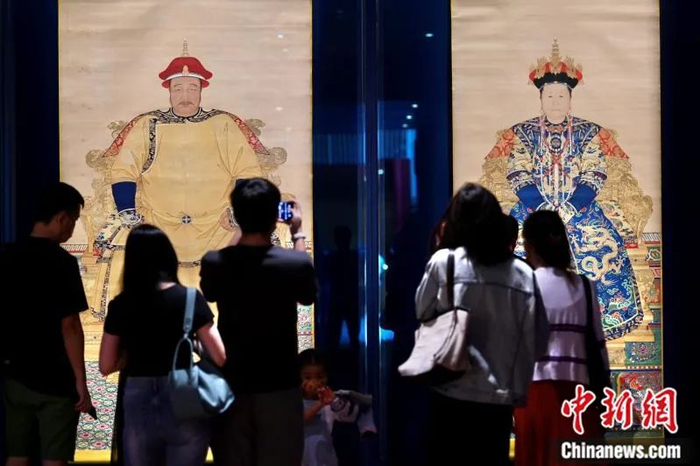 旅客可在香港故宫文化博物馆内近距离观赏国宝。李志华 摄