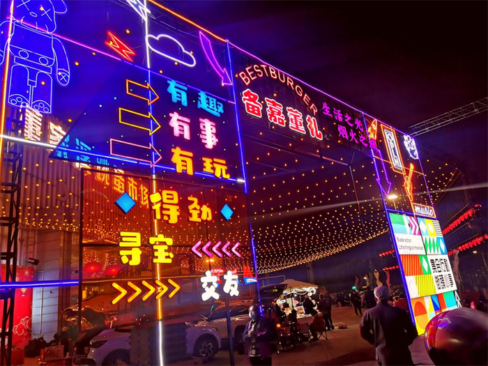 备嘉董礼后备箱集市开街。（董家溪跳蚤市场供图）