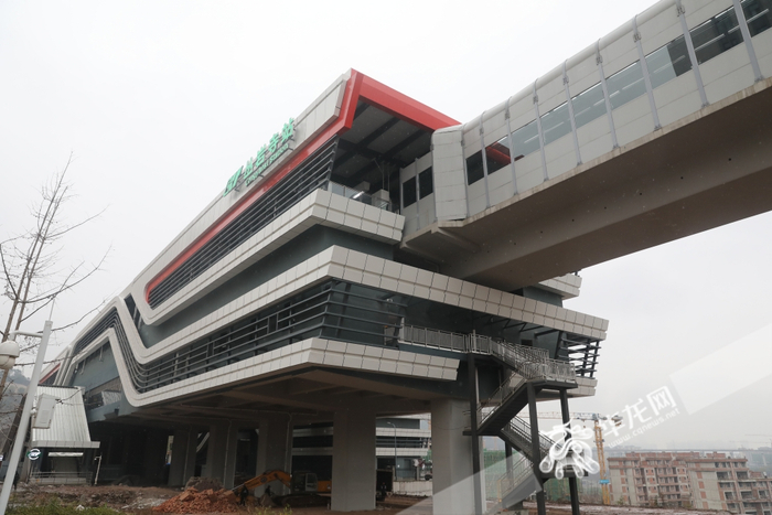 轨道9号线“站桥相连”的丛岩寺站。华龙网-新重庆客户端记者 张质 摄