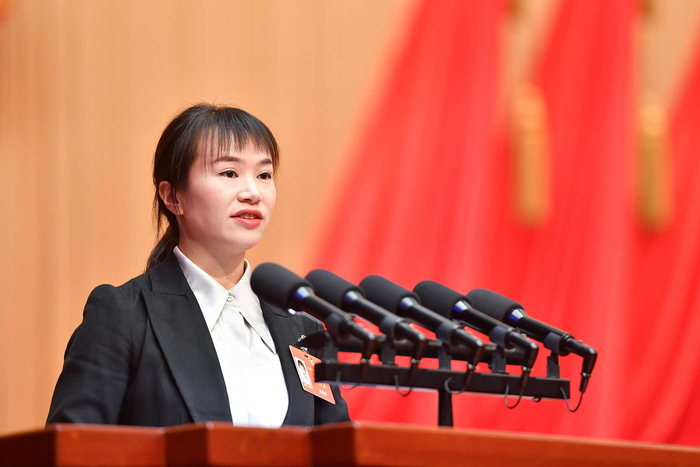 贵州省政协委员、民建省委青工委主任、清镇市副市长 冉依依