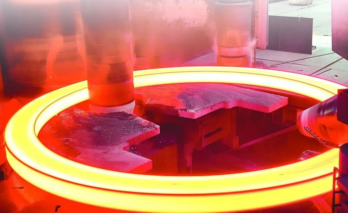 大型套圈环扎现场。（中科院金属所 供图）