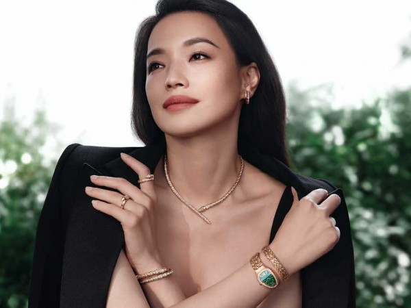 　　品牌代言人舒淇演绎全新Serpenti系列广告大片