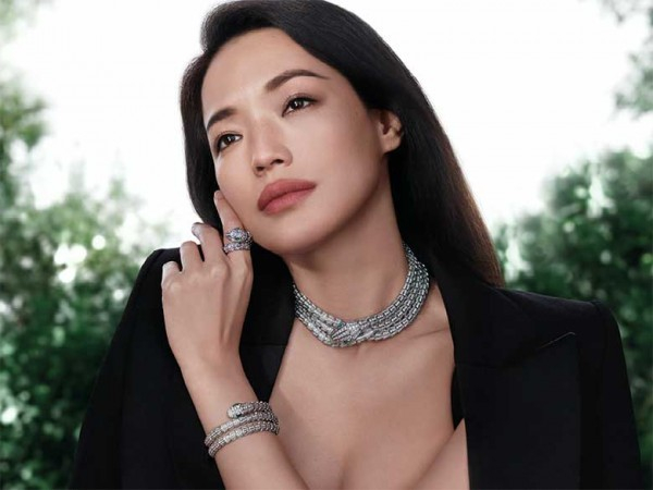 　　品牌代言人舒淇演绎全新Serpenti系列广告大片