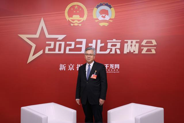 北京市人大代表、门头沟区区长喻华锋。 新京报记者 陶冉 摄