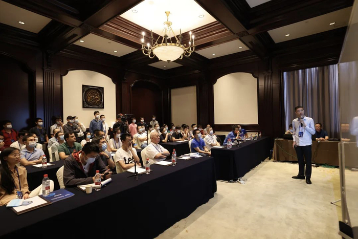 陈杲在2022华人数学家大会上作报告