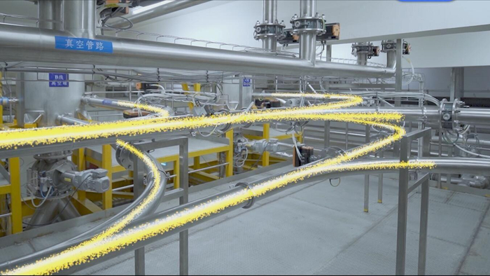 　　自主研发气力输送系统保障调味品口感