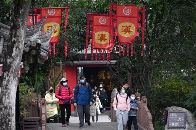▲1月15日，游客在武侯祠参观