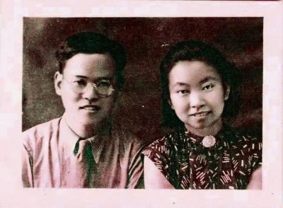     谢希德与曹天钦的订婚合影。