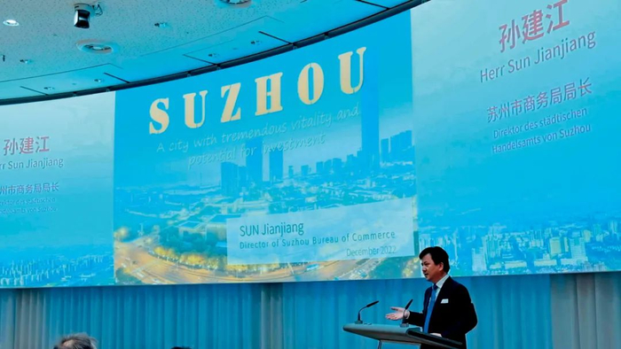 苏州市商务局局长孙建江在德国慕尼黑推介苏州。供图/苏州市商务局