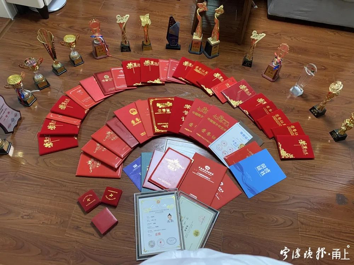 周谨雯获得的荣誉奖项