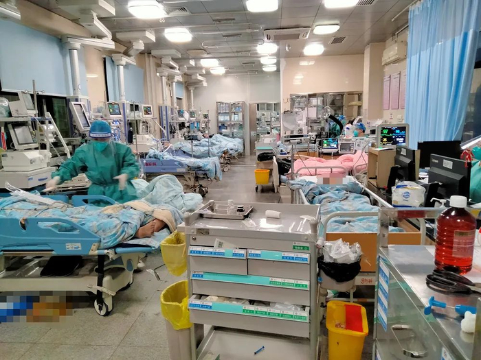 急诊科摆放的床位 图片来源：受访者供图