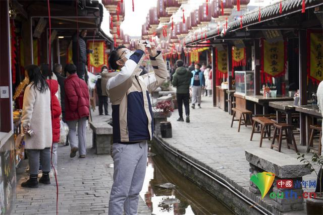 茯茶小镇春节氛围浓厚。西安报业传媒集团供图 