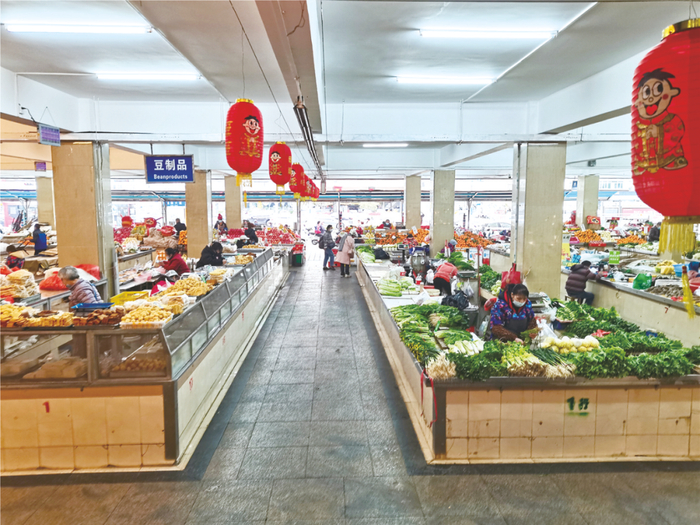 菜市里“年味”渐浓，菜品供应充足
