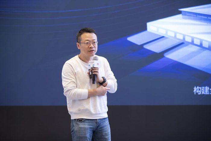 　　华为质量与流程IT部总裁助理、公司质量部部长 周智勇