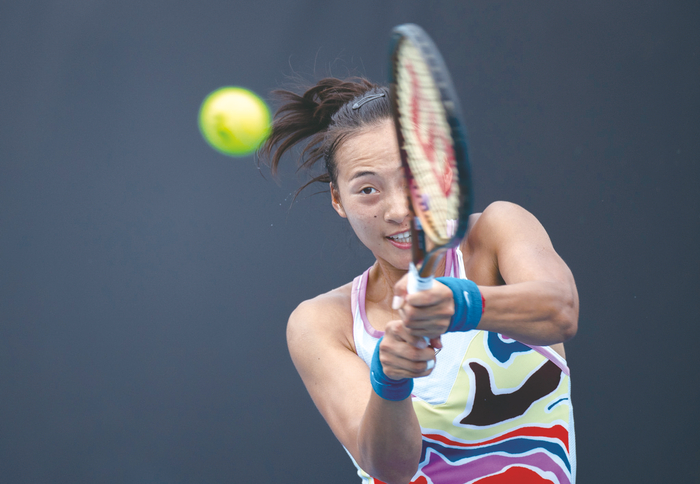     郑钦文在比赛中 新华社发