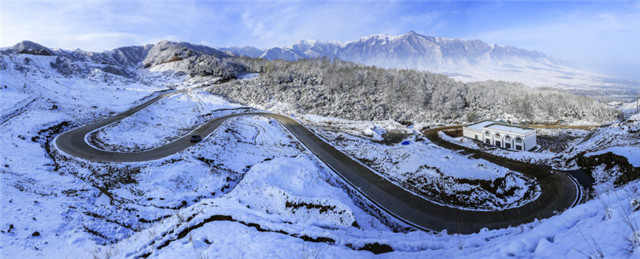 沿太子山旅游大通道（积石山段）　丁生智　摄