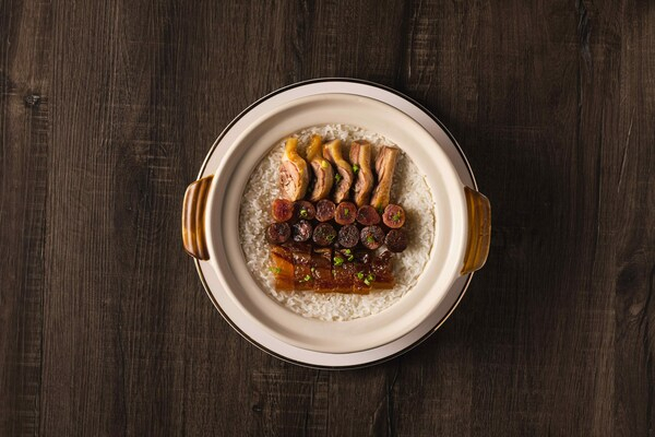 　　凤城腊味煲仔饭