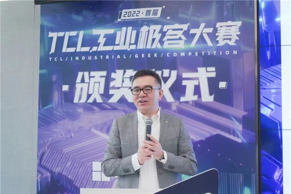 　　*王成在颁奖仪式上总结致辞