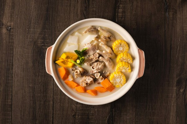 　　澳门胡椒鸡脚猪骨煲