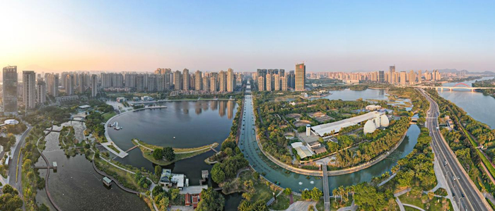 　　幸福河湖九十九湾摄影征集活动入选作品 金奖《一湾穿城过》 李杰