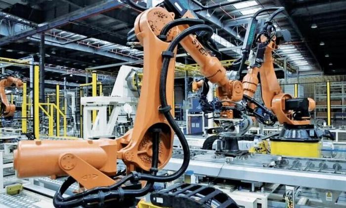 上海新时达工业机器人密度已高达1080台/万人。（供图）