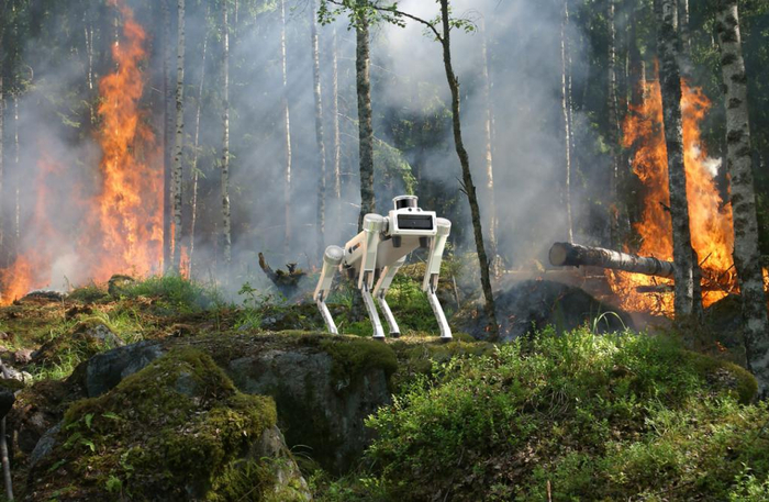 　　工业级四足机器人应用示意