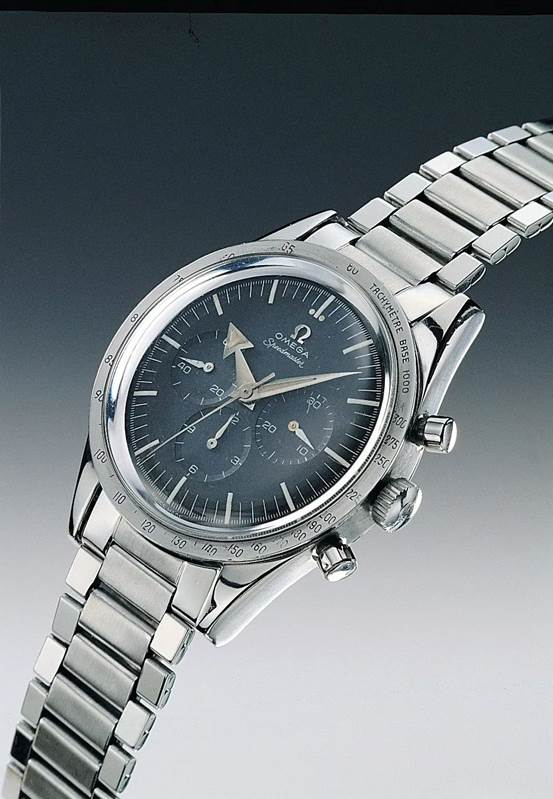 　　▲1957年，面世的第一款欧米茄超霸系列腕表。第一代超霸腕表，形似箭头的“阔箭”指针，非常醒目