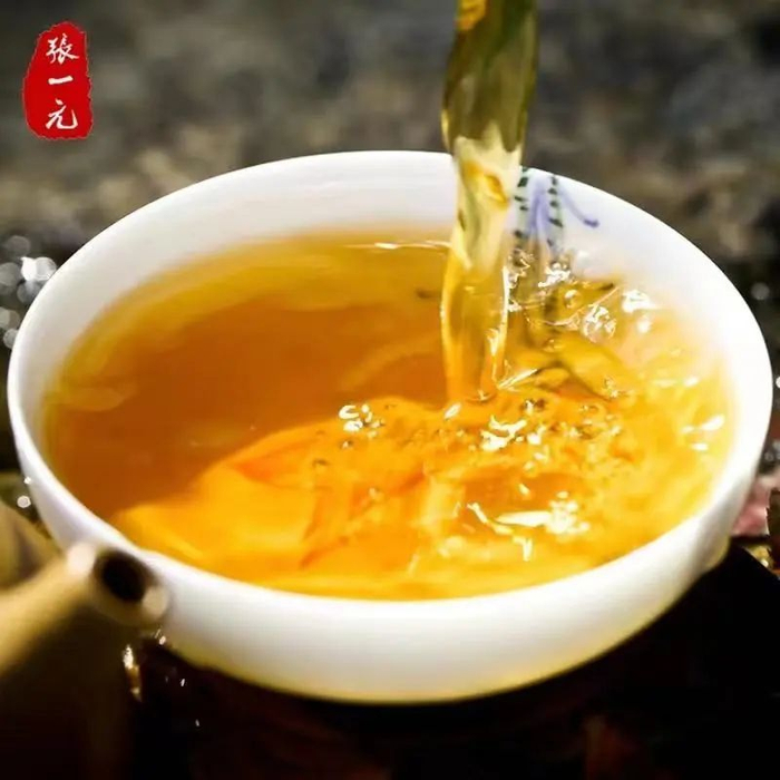 张一元特级茉莉花茶具有“汤清、味浓、入口芳香、回味无穷”的特点。其冲泡一般选用玻璃杯或盖碗，取茶3-5克，用95℃热水冲泡，一泡30-50秒将茶汤倒出品饮，二泡及之后每泡增加10秒，可泡五六泡。