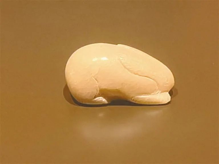 陕西历史博物馆中的滑石兔。记者 赵茁轶摄