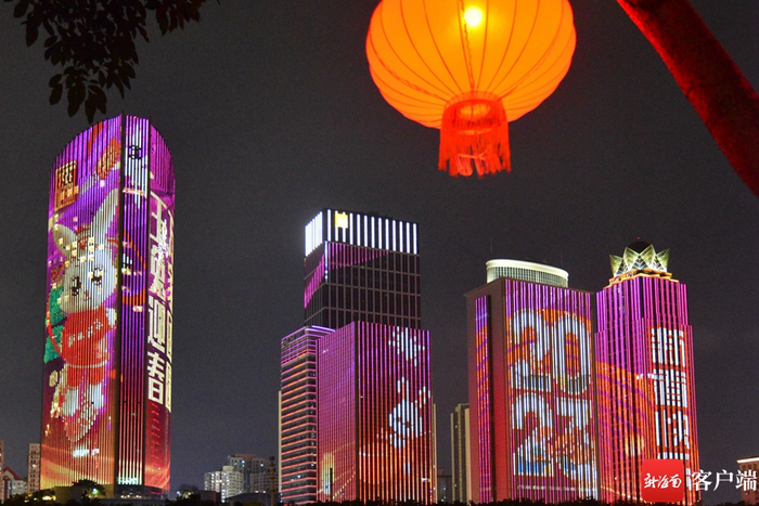 　　万绿园兔年主题灯光秀。记者 陈卫东摄