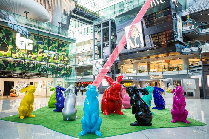 侨福芳草地推出“福兔”公共艺术展。受访者供图